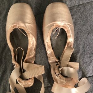 Ballet Pointe Shoes